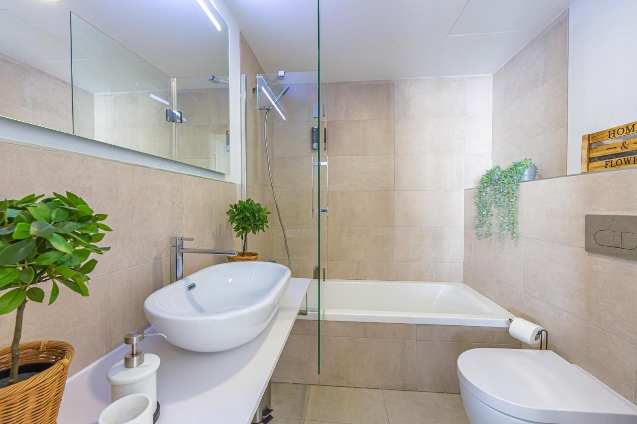 Ventura 2 - Centric & Pool - Simplytarifa *