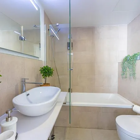 Ventura 2 - Centric & Pool - Simplytarifa Appartement Buitenkant foto